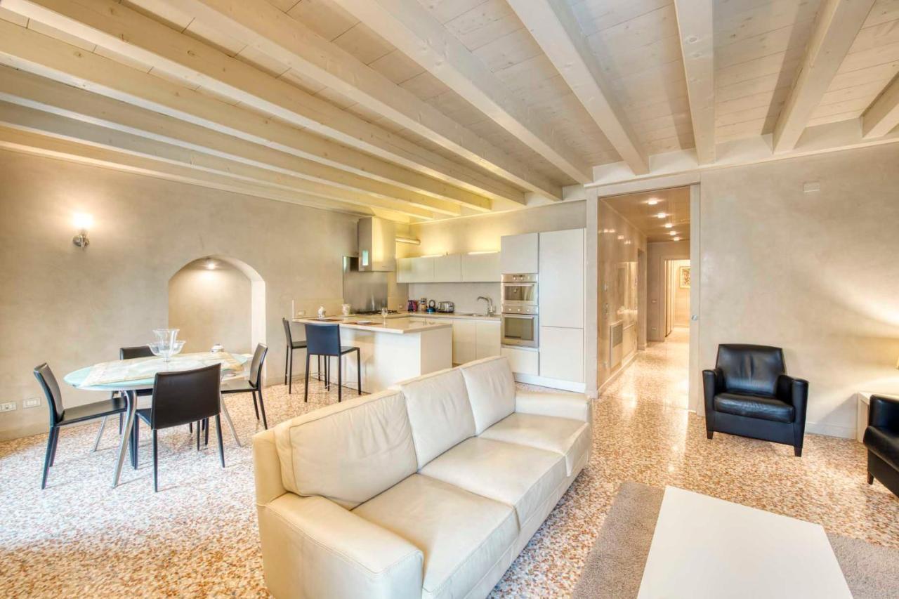 Apartmentsarena - Suite Mercatorum - Piazza Erbe Verona Exterior foto