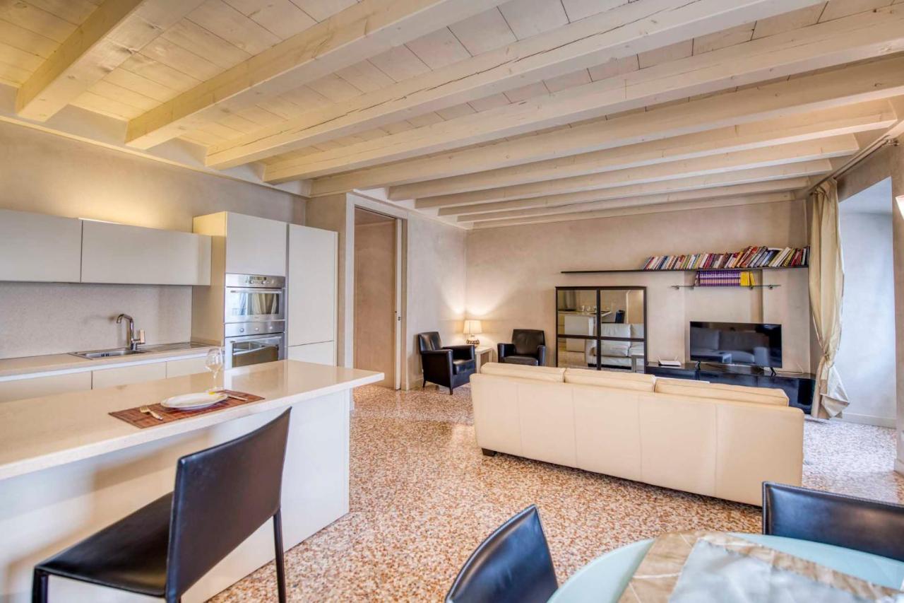 Apartmentsarena - Suite Mercatorum - Piazza Erbe Verona Exterior foto