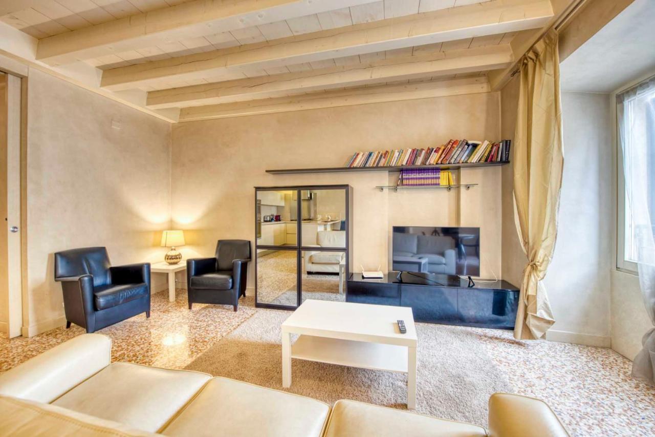 Apartmentsarena - Suite Mercatorum - Piazza Erbe Verona Exterior foto