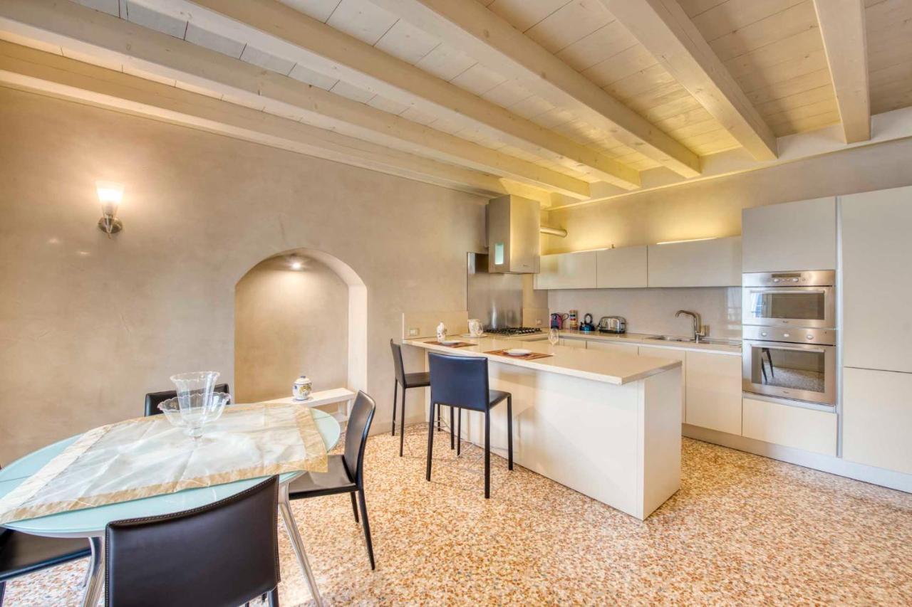 Apartmentsarena - Suite Mercatorum - Piazza Erbe Verona Exterior foto