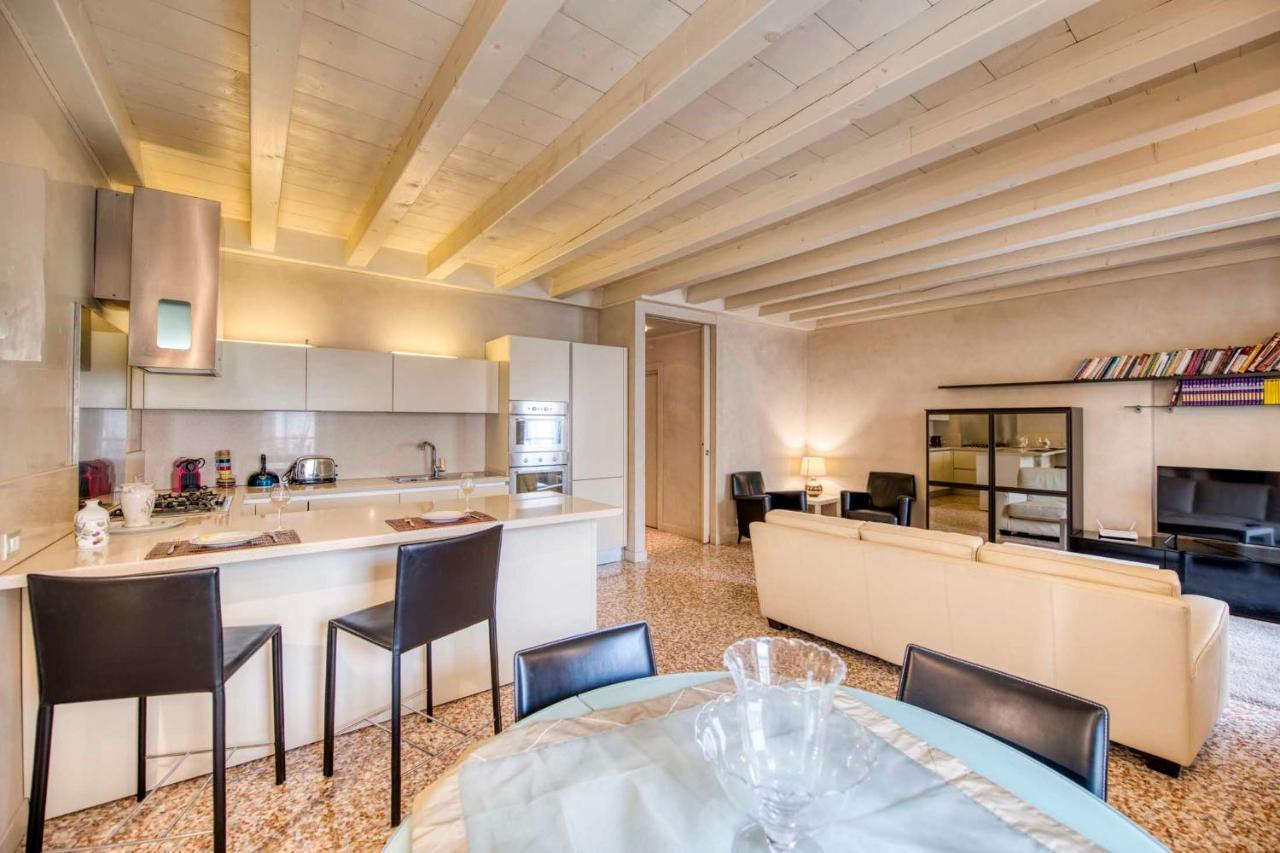 Apartmentsarena - Suite Mercatorum - Piazza Erbe Verona Exterior foto